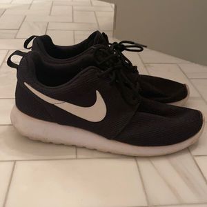 Women’s Nike sneakers size 8